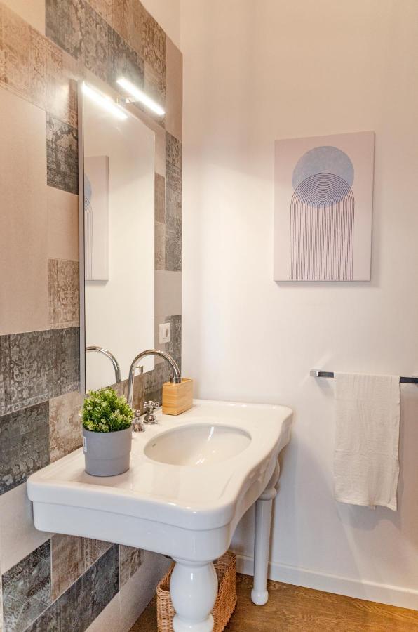 バーリApulialux Private 100Mq Rooftop Oasis W Jacuzziアパートメント エクステリア 写真